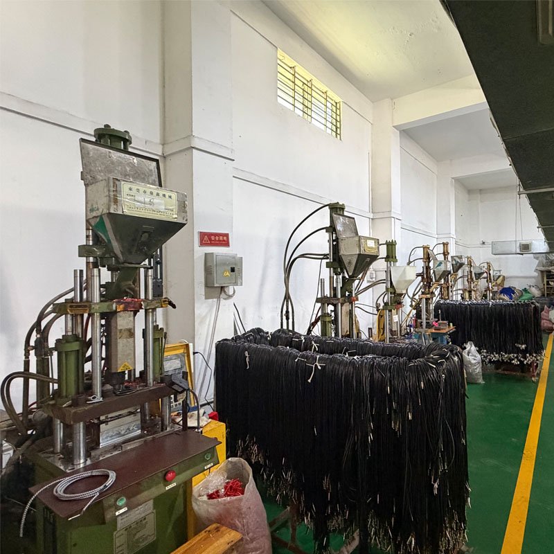 Connector assembly process for custom cable manufacturing