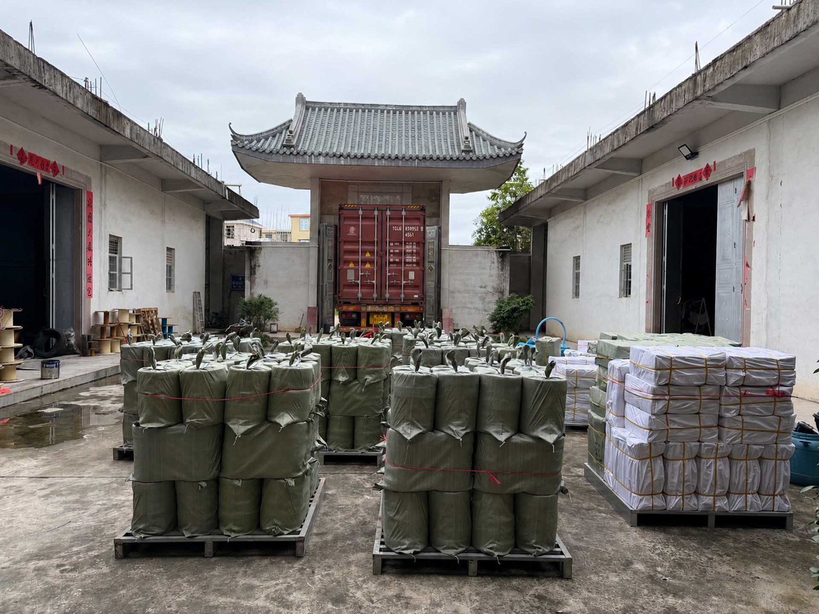 Container loading and fast shipment services at NAITELONG cable factory